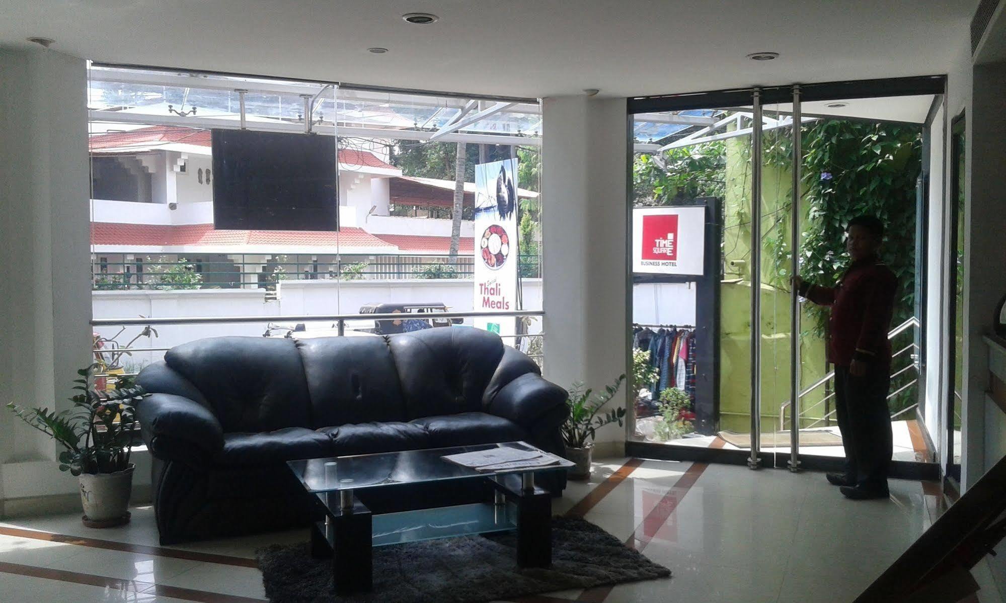Treebo Trend Time Square Marine Drive Hotel Kochi Eksteriør billede