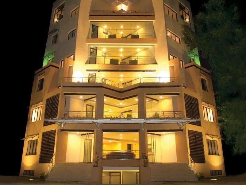 Treebo Trend Time Square Marine Drive Hotel Kochi Eksteriør billede